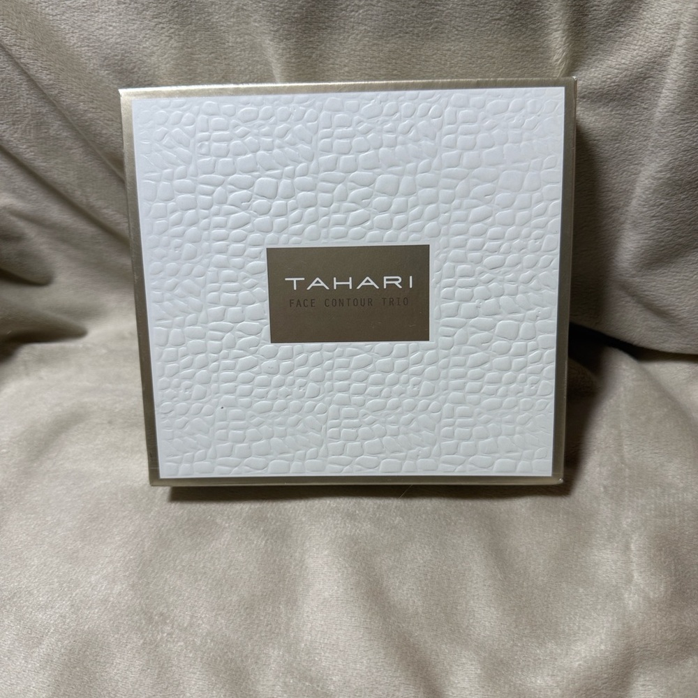 Tahari LIPS Sealed Contour Trio Lipliners and Gloss (6) in Textured White Case